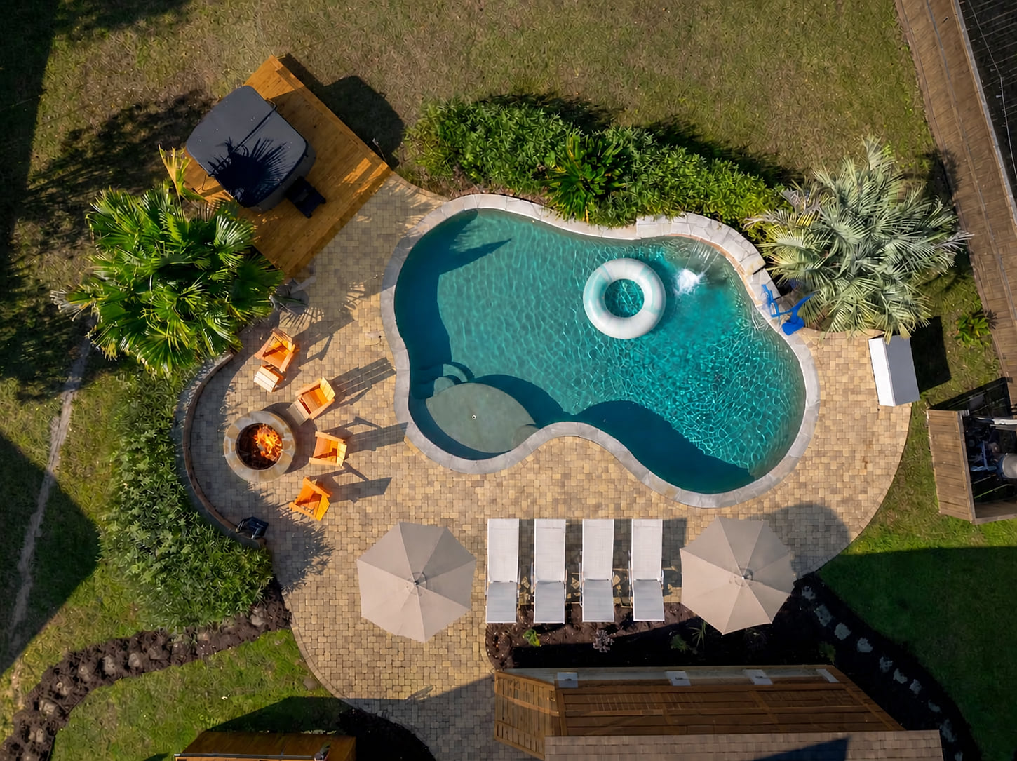 Luxury Home Pool Hot Tub 85 Inch TV by the Airport
