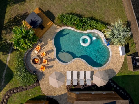 Luxury Home Pool Hot Tub 85 Inch TV by the Airport