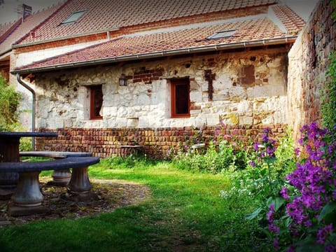 Liebevoll renoviertes Ferienhaus als Teil eines kleinen Bauernhauses mit abgesc