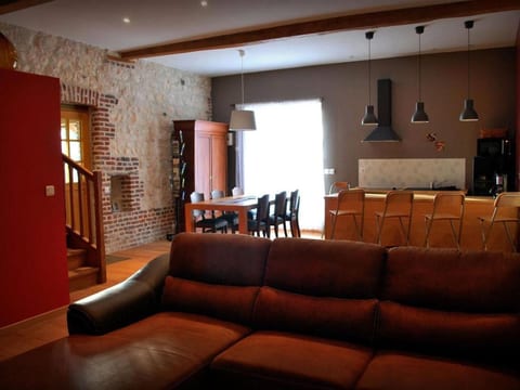 Liebevoll renoviertes Ferienhaus als Teil eines kleinen Bauernhauses mit abgesc