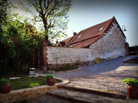 Liebevoll renoviertes Ferienhaus als Teil eines kleinen Bauernhauses mit abgesc