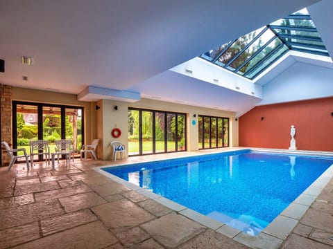 Pool Indoor