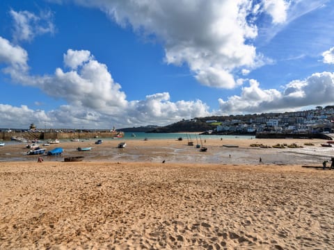 No. 6 Porthgwidden