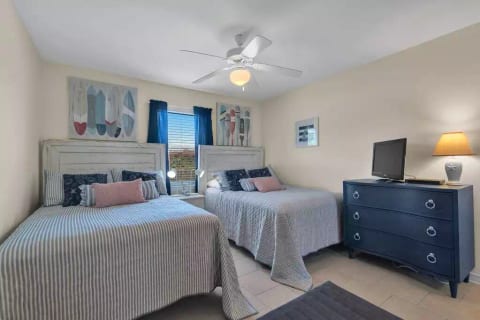 Guest Bedroom w/ 2 full beds