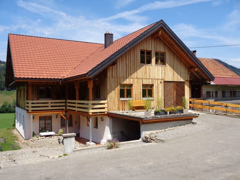 am Waldrand, ideal für Bergsport