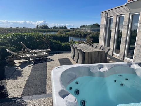 Modernes Ferienhaus mit Sauna und Whirlpool