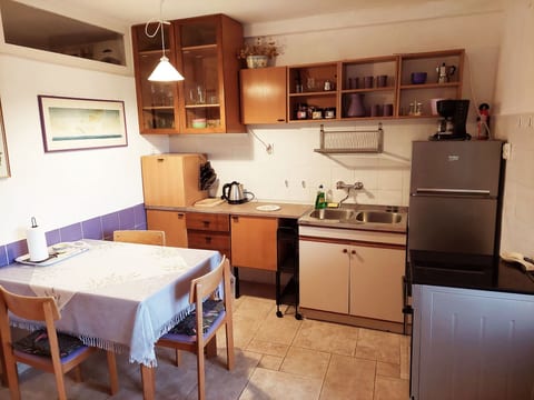 Wohnung in Zavala mit schönem Garten
