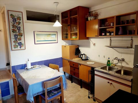 Wohnung in Zavala mit schönem Garten