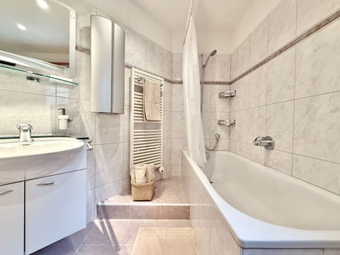 Familienfreundliche und gemütliche 3.5 Wohnung mit Garten