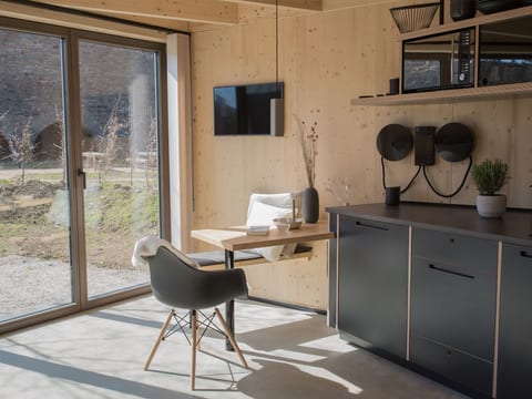 (VII) Cabin Cozy