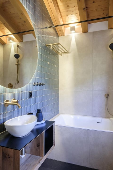 Blue Alpine Lodge