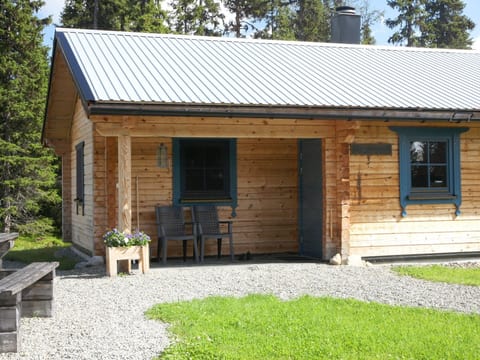 Gemütliches Blockhaus mit Kamin im Oviksfjäll