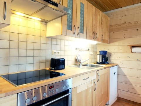 Gemütliches Blockhaus mit Kamin im Oviksfjäll