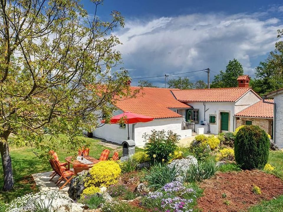 Villa romántica con amplio jardín - Pićan