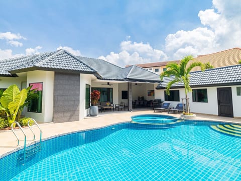 Villa Pattaya Hill, minutes from the city and beach