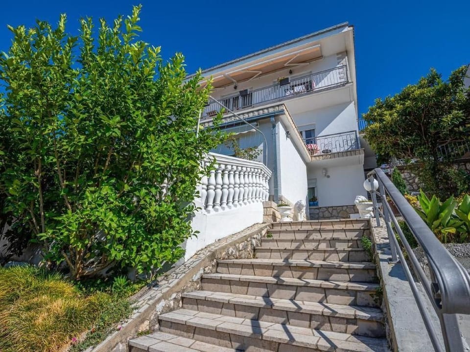 in Dramalj mit kleiner Terrasse - Dramalj
