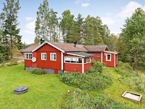 Idyllisch gelegenes, ebenerdiges Haus mit Terrasse