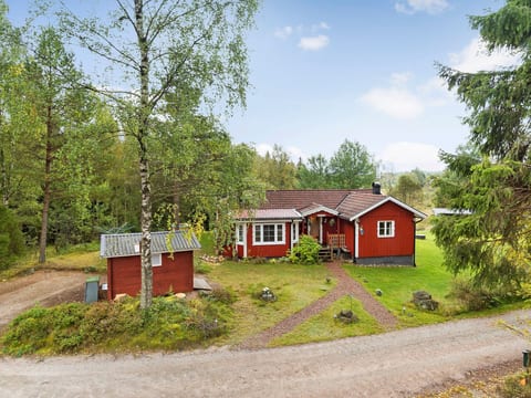 Idyllisch gelegenes, ebenerdiges Haus mit Terrasse