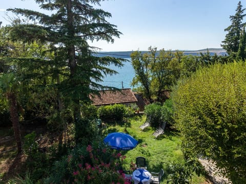 Appartement in Jadranovo mit Garten und Grill