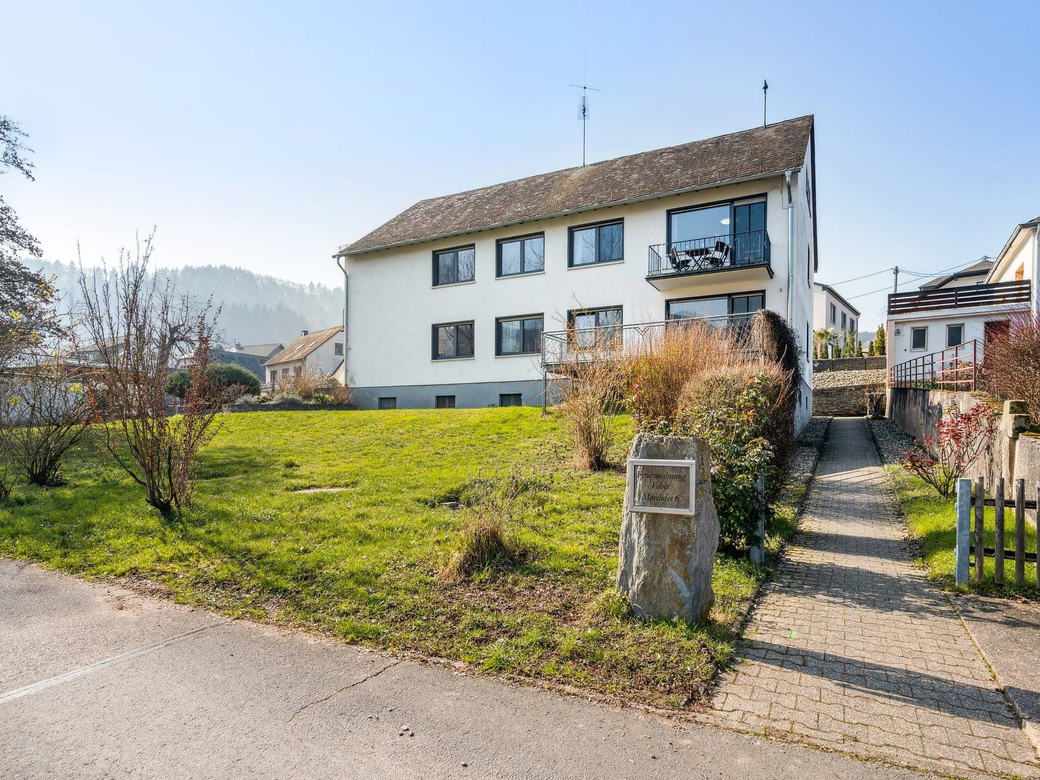 mit Balkon und schönem Moselblick