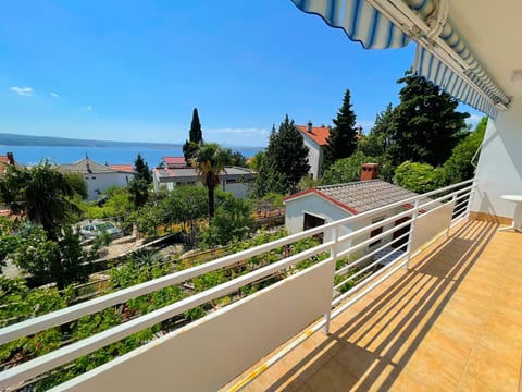 Wohnung in Dramalj mit Grill und Terrasse