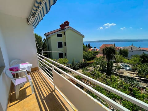 Wohnung in Dramalj mit Grill und Terrasse