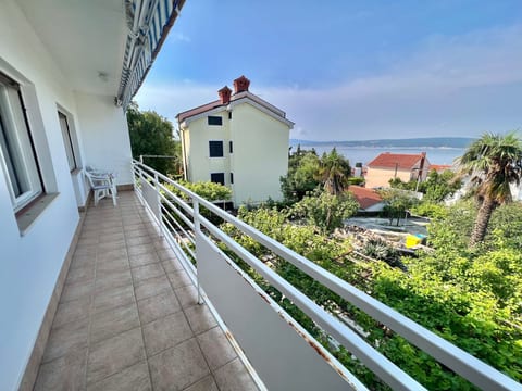 Wohnung in Dramalj mit Grill und Terrasse