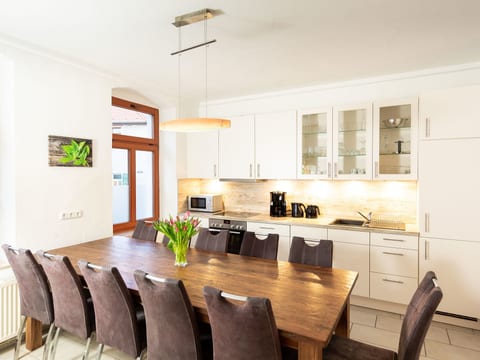 Großes, altes, umfassend saniertes Ferienhaus