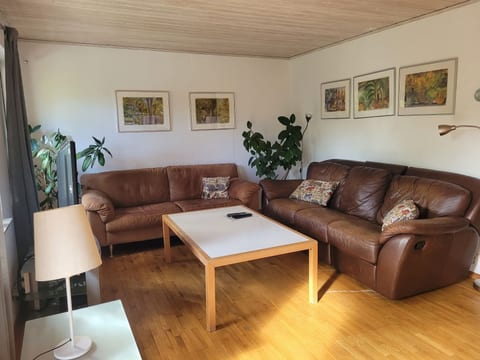 mit Garten, Grill und Terrasse