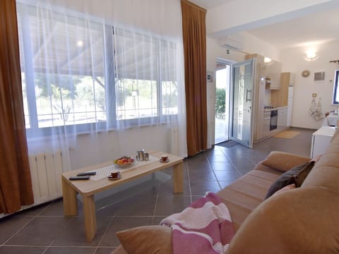 Zweizimmerwohnung mit großer Terrasse in Grupija
