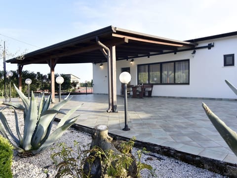 Zweizimmerwohnung mit großer Terrasse in Grupija