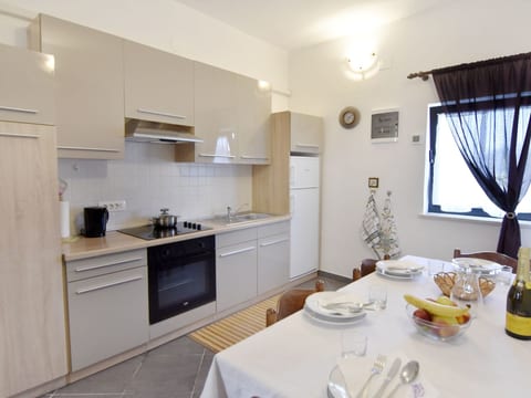 Zweizimmerwohnung mit großer Terrasse in Grupija