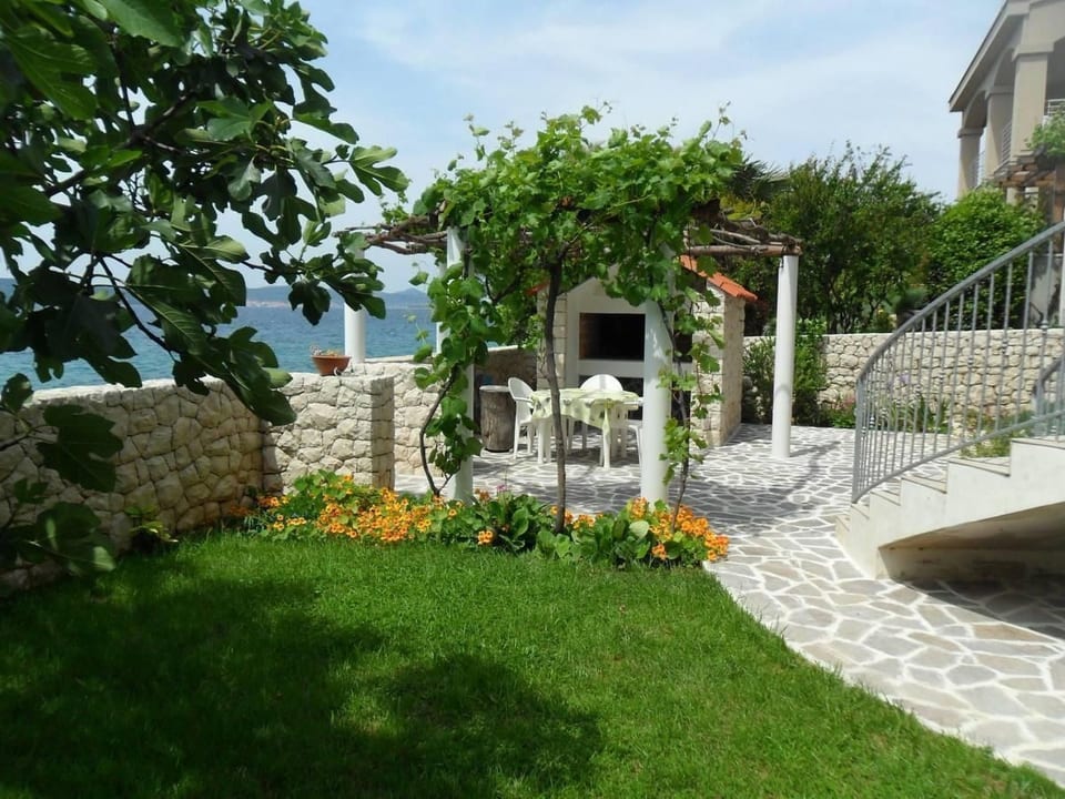 Appartement Cinthija avec balcon directement sur la plage - Bibinje