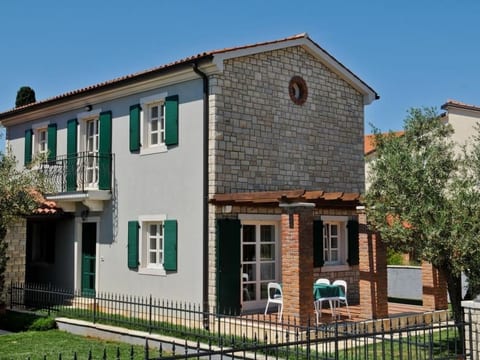 Großzügiges Ferienhaus mit Pool und Sonnenterrasse