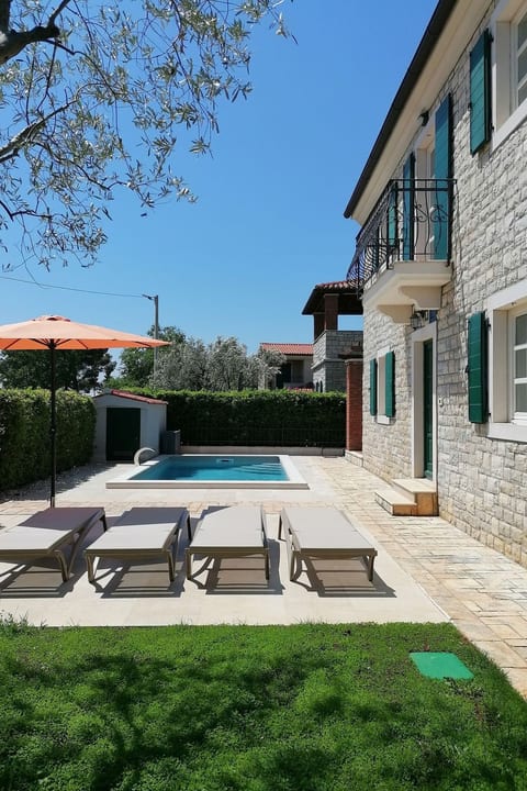 Villa Nika mit privatem Außenwhirlpool