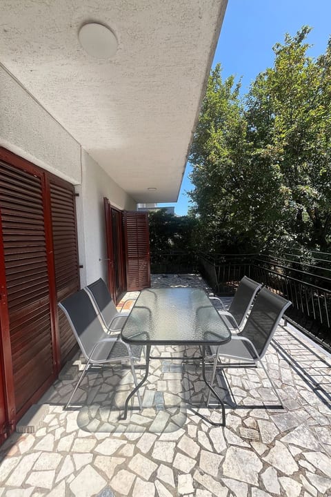 Appartement in Jadranovo mit Terrasse