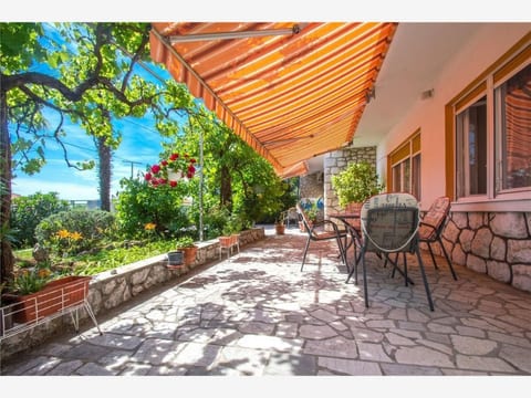 Wohnung in Dramalj mit Schöner Terrasse und Meerblick