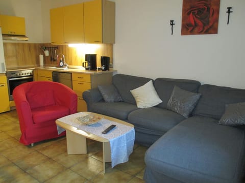 mit Balkon und Geschirrspülmaschine