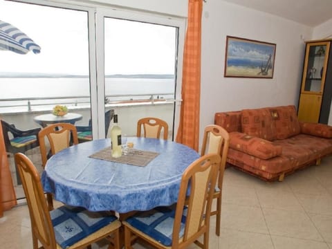 Appartement in Dramalj mit Terrasse
