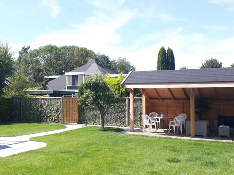 mit privatem Garten und Terrasse