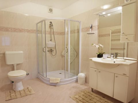 Appartement in Đuba mit Privater Terrasse
