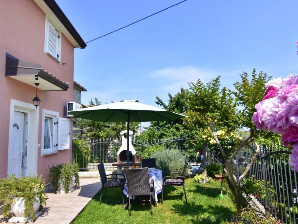 Appartement in Đuba mit Privater Terrasse - Juricani