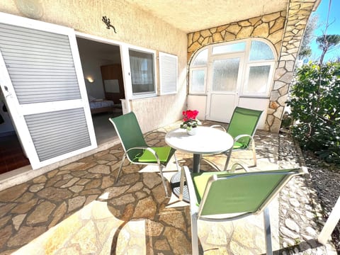 in Dramalj mit Terrasse und Garten und Meerblick