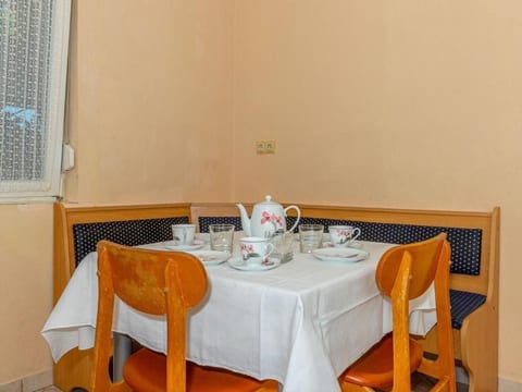 in Dramalj mit Terrasse und Grill