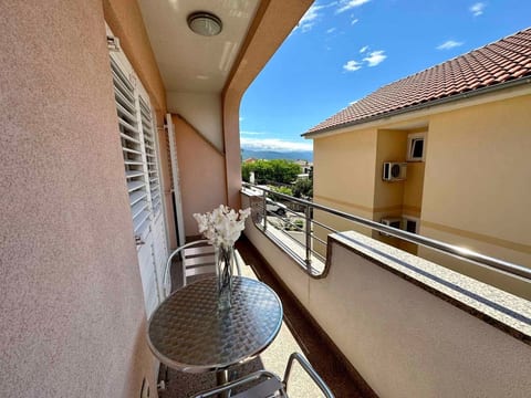 Velvet Vista 3