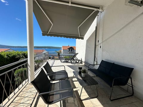 Gesamte Wohnung in Dramalj mit Terrasse und Grill