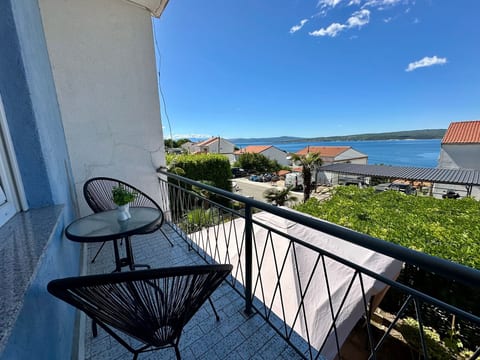 Gesamte Wohnung in Dramalj mit Terrasse und Grill