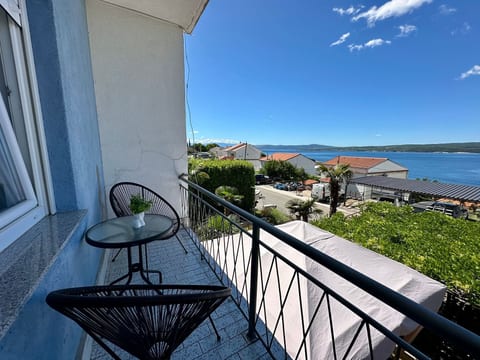 Gesamte Wohnung in Dramalj mit Terrasse und Grill