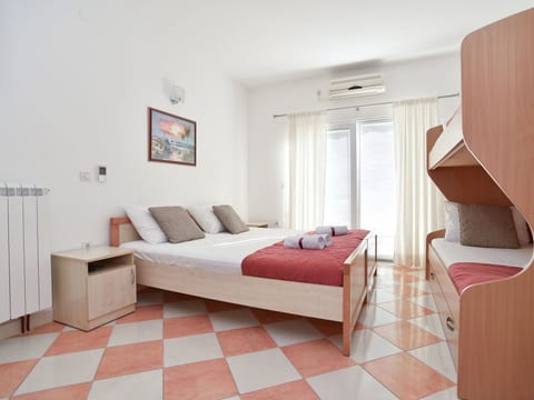 Studio für 4 Personen