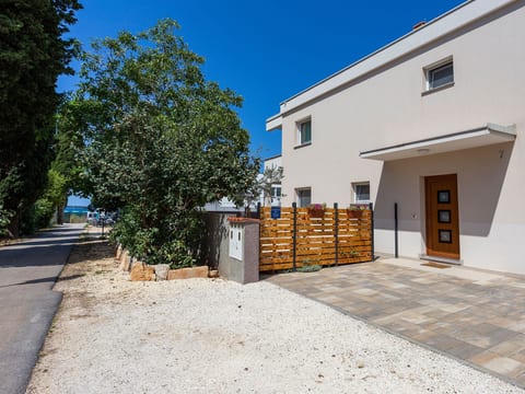 Modernes Ferienhaus in Strandnähe